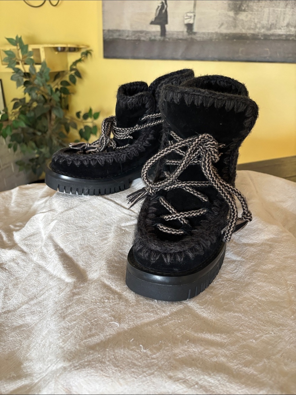 MOU Eskimo combat Winter Boots with Contrast Laces Sz 37